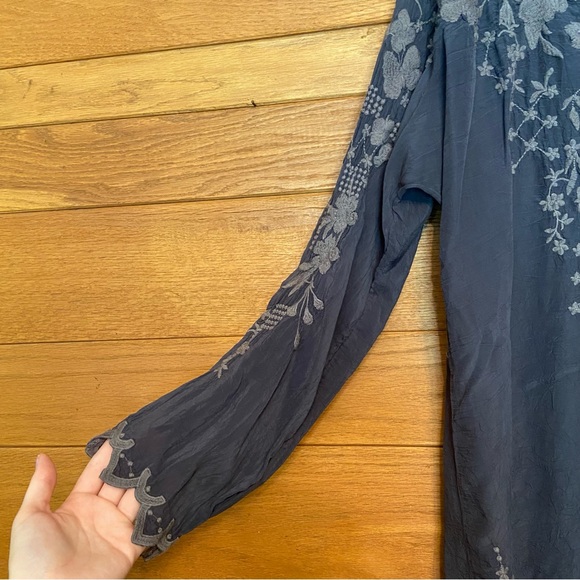 Johnny Was embroidered gray cupro rayon long sleeve blouse - Picture 4 of 7